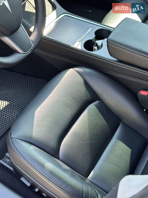Седан Tesla Model 3 2022 в Дніпрі
