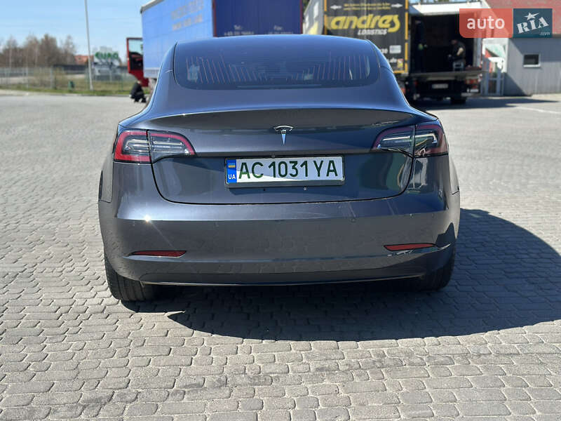 Седан Tesla Model 3 2018 в Любомлі