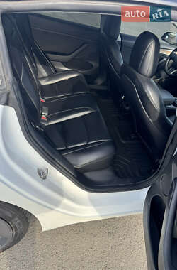Седан Tesla Model 3 2021 в 