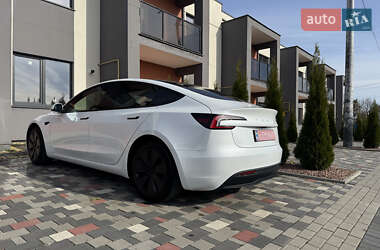 Седан Tesla Model 3 2024 в 