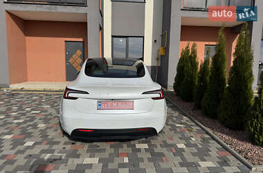 Седан Tesla Model 3 2024 в 