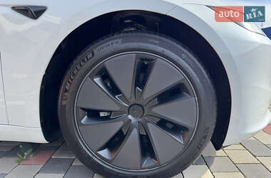 Седан Tesla Model 3 2024 в 
