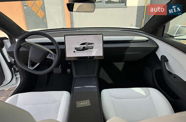 Седан Tesla Model 3 2024 в 