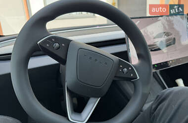 Седан Tesla Model 3 2024 в 