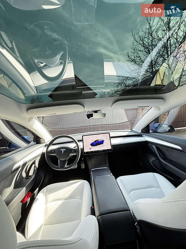 Седан Tesla Model 3 2023 в Львові