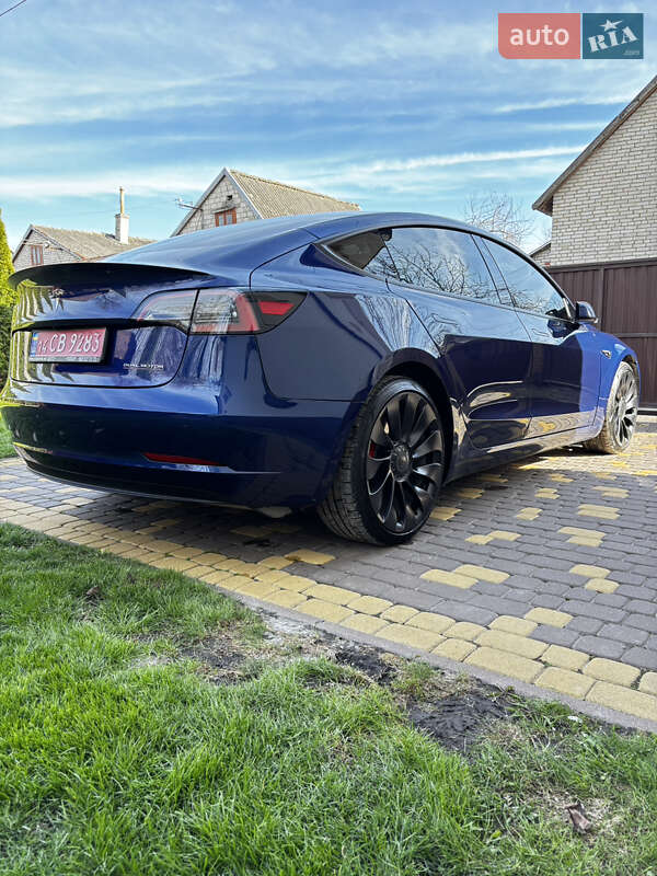 Седан Tesla Model 3 2023 в Львові