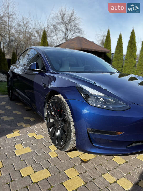 Седан Tesla Model 3 2023 в Львові