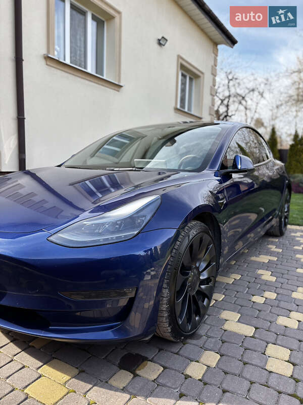 Седан Tesla Model 3 2023 в Львові
