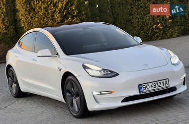 Седан Tesla Model 3 2019 в 