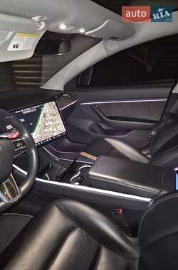 Седан Tesla Model 3 2019 в 