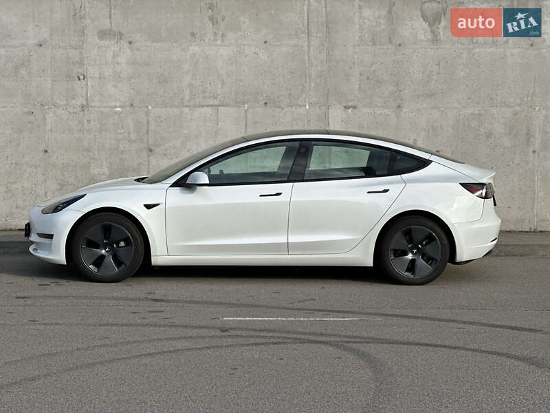 Седан Tesla Model 3 2023 в Киеве