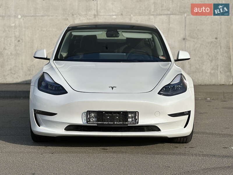 Седан Tesla Model 3 2023 в 