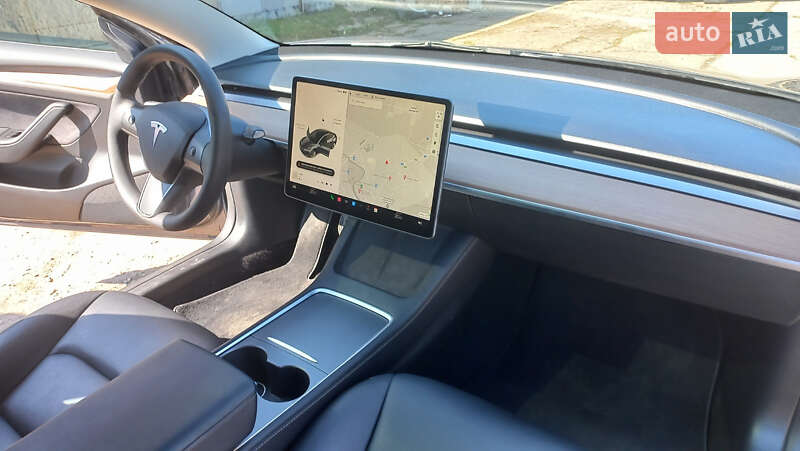 Седан Tesla Model 3 2022 в Ужгороді