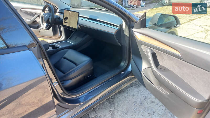 Седан Tesla Model 3 2022 в Ужгороді
