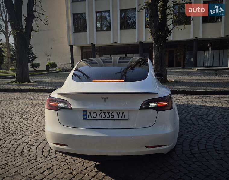 Седан Tesla Model 3 2018 в Ужгороде