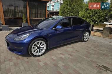 Седан Tesla Model 3 2022 в 