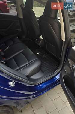 Седан Tesla Model 3 2022 в 