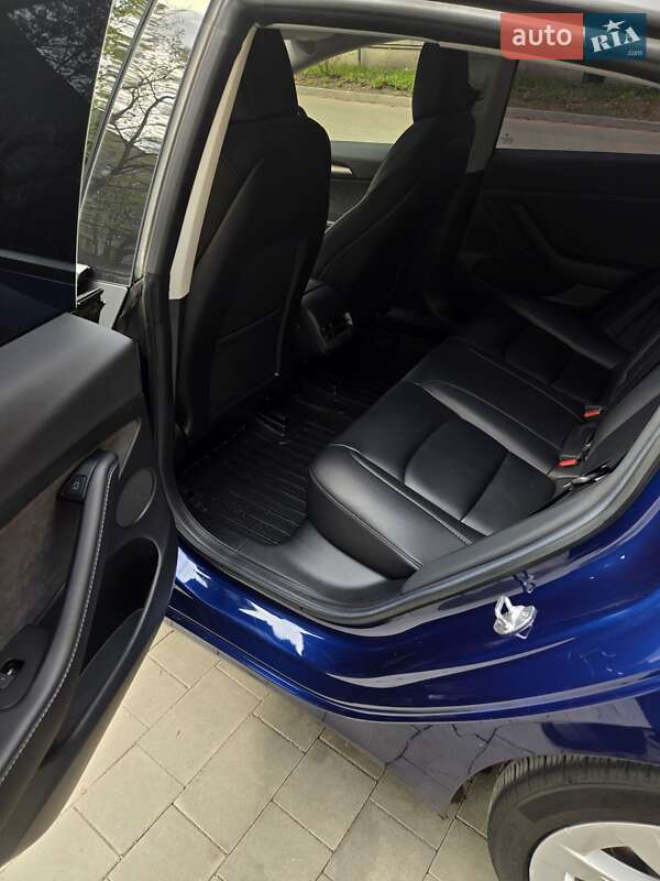 Седан Tesla Model 3 2022 в Днепре