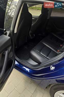 Седан Tesla Model 3 2022 в 
