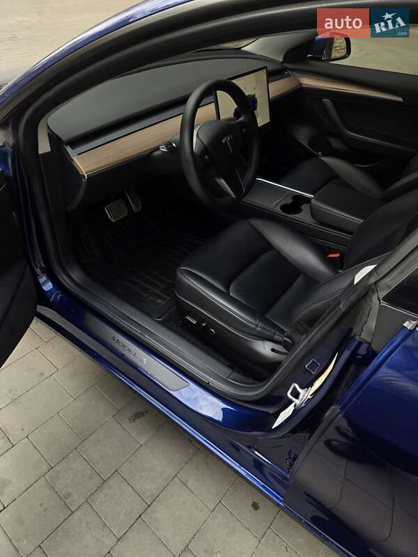 Седан Tesla Model 3 2022 в Днепре