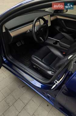 Седан Tesla Model 3 2022 в 