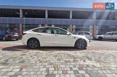 Седан Tesla Model 3 2021 в 