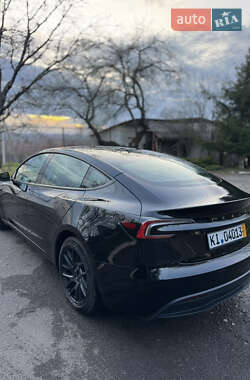Седан Tesla Model 3 2024 в 