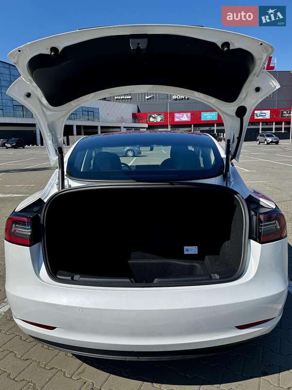 Седан Tesla Model 3 2022 в Києві