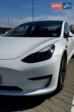 Седан Tesla Model 3 2022 в 
