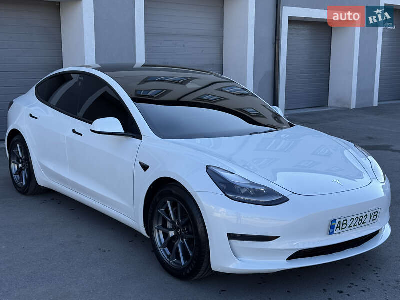 Седан Tesla Model 3 2022 в 