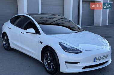 Седан Tesla Model 3 2022 в 
