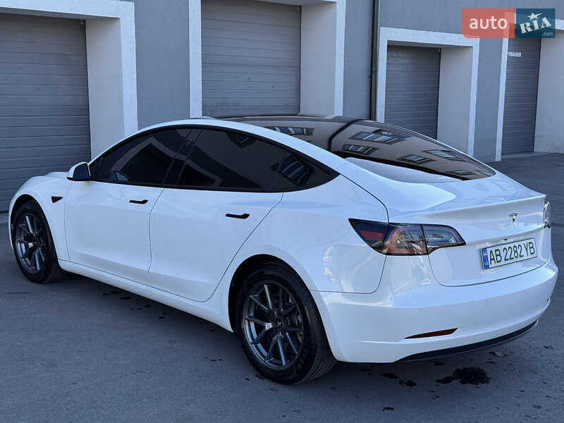 Седан Tesla Model 3 2022 в Виннице