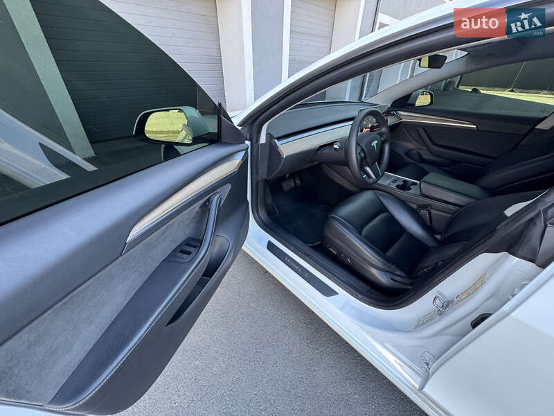 Седан Tesla Model 3 2022 в Виннице