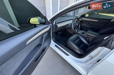 Седан Tesla Model 3 2022 в 