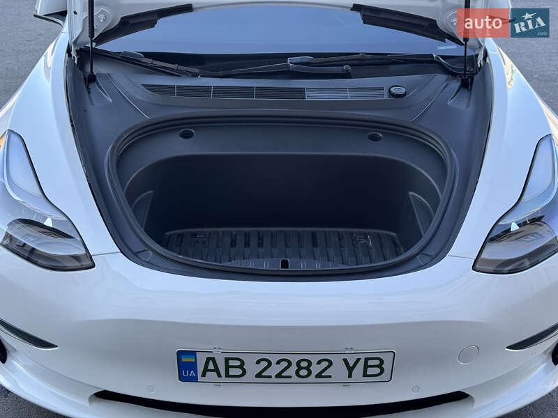 Седан Tesla Model 3 2022 в Виннице