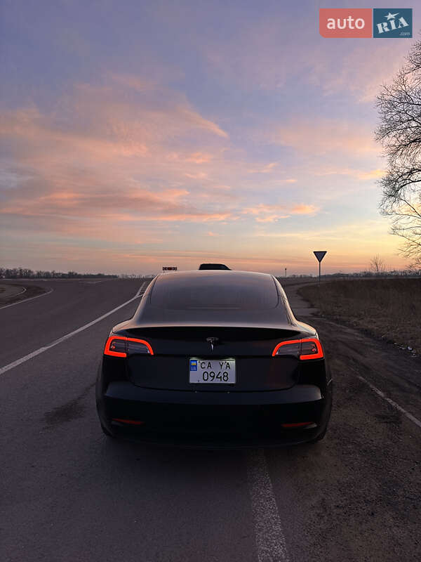 Седан Tesla Model 3 2020 в Черкассах
