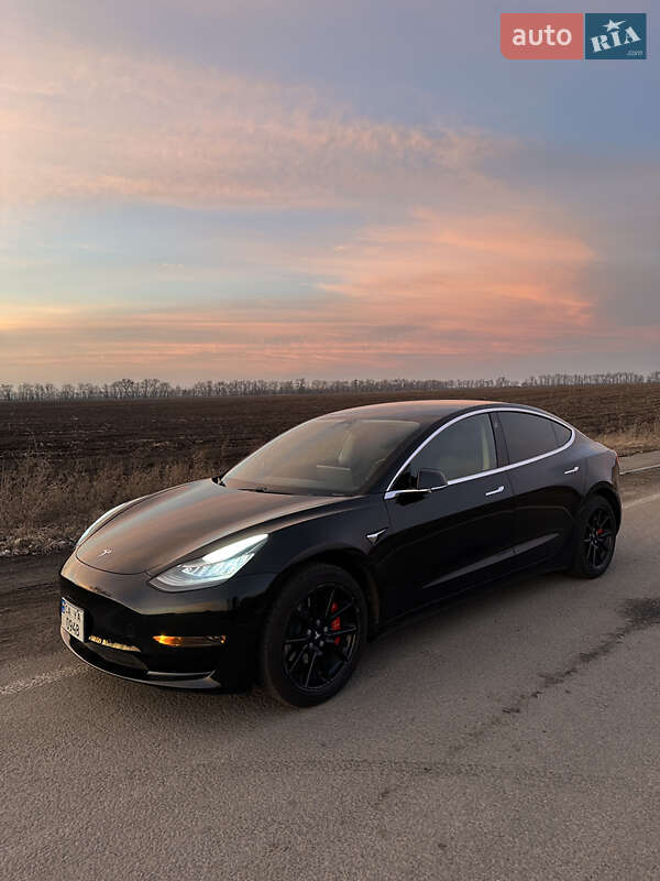 Седан Tesla Model 3 2020 в Черкассах