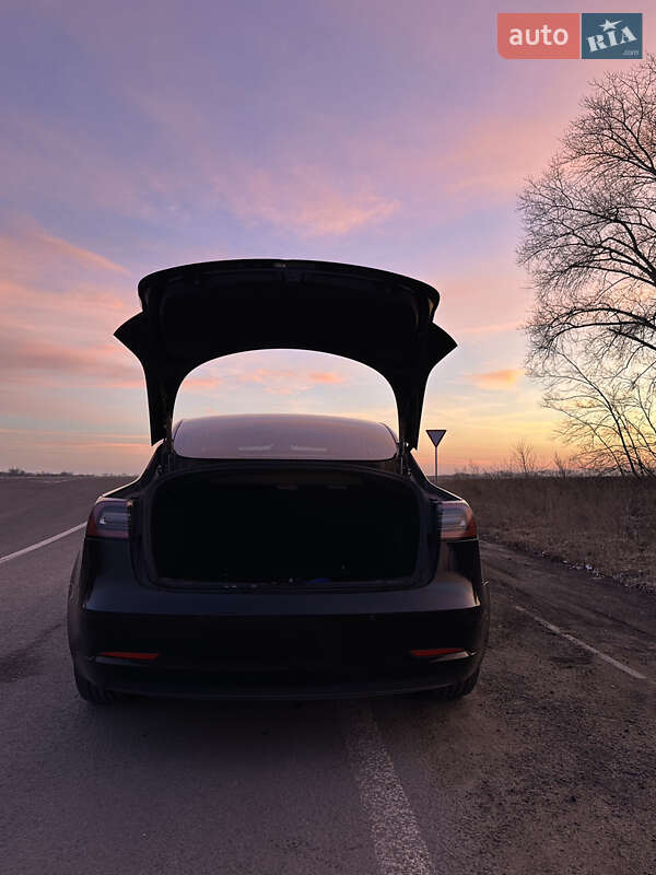 Седан Tesla Model 3 2020 в Черкассах