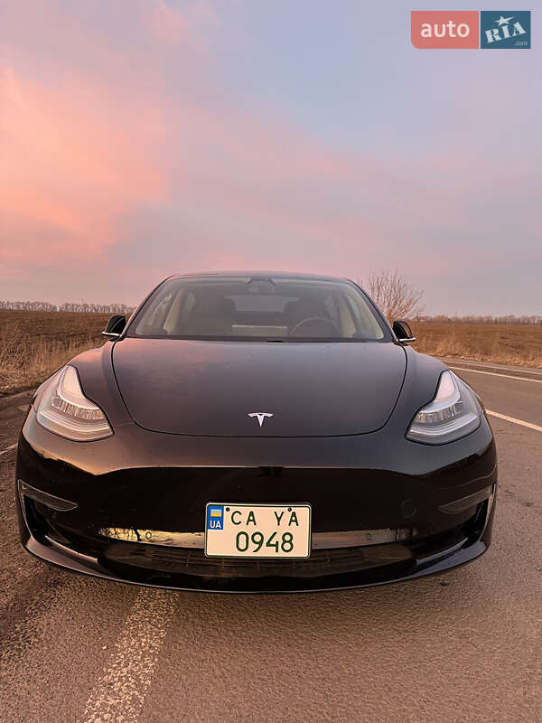 Седан Tesla Model 3 2020 в Черкассах
