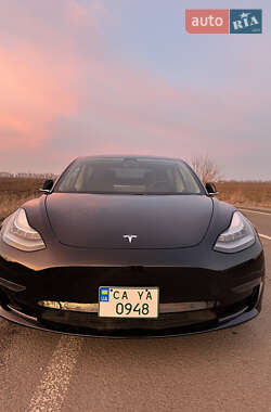 Седан Tesla Model 3 2020 в 