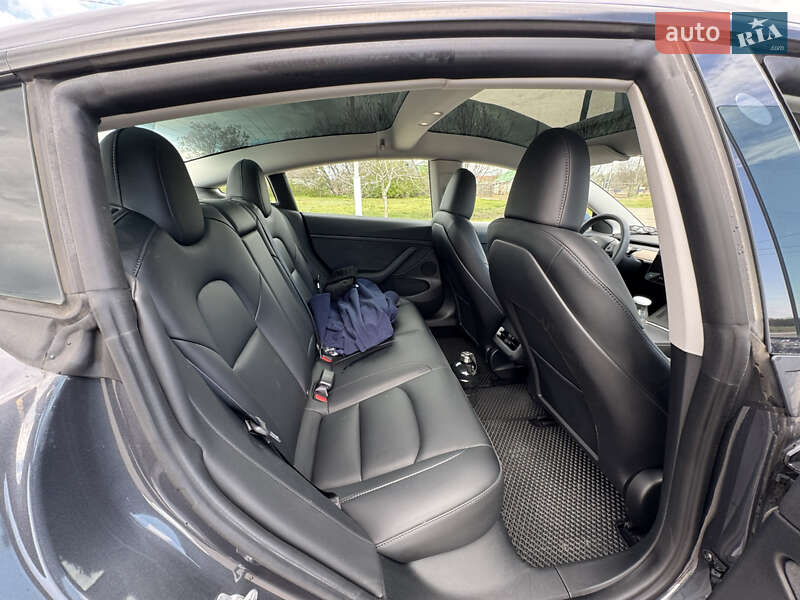 Седан Tesla Model 3 2023 в Одесі