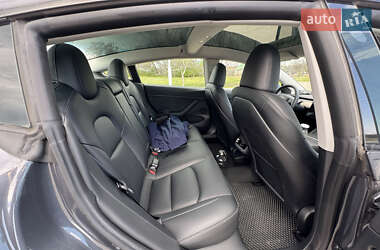 Седан Tesla Model 3 2023 в 