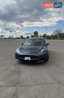 Седан Tesla Model 3 2023 в 
