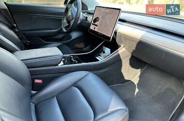 Седан Tesla Model 3 2019 в 