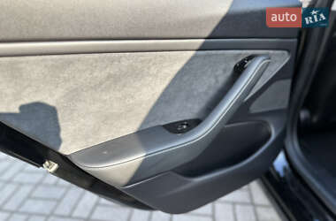 Седан Tesla Model 3 2019 в 