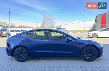 Седан Tesla Model 3 2024 в 