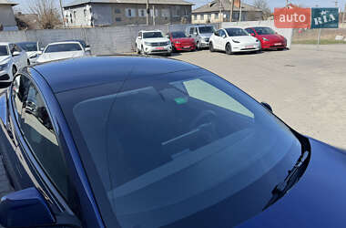 Седан Tesla Model 3 2024 в 