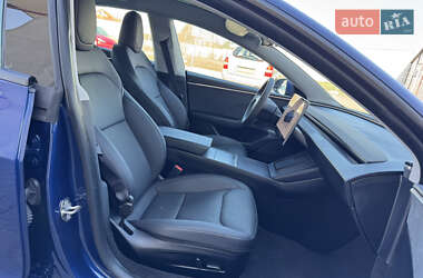 Седан Tesla Model 3 2024 в 