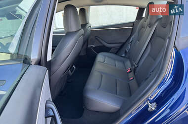 Седан Tesla Model 3 2024 в 