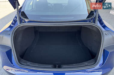 Седан Tesla Model 3 2024 в 